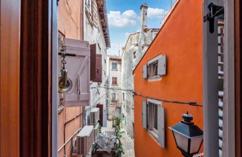 Apartment City Walls In Old Town Of 로비니 외부 사진